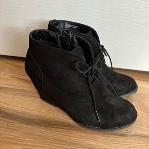 Women’s black boots